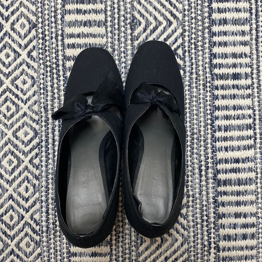 Ann Marino black closed toe heels with bow